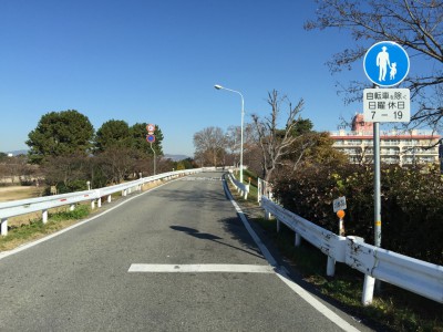 武庫川大橋手前の側道