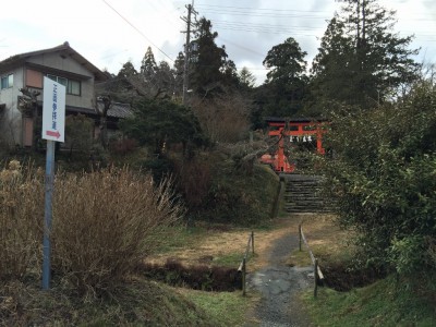 正面に参拝道