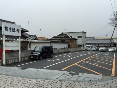 駐車場は狭いです