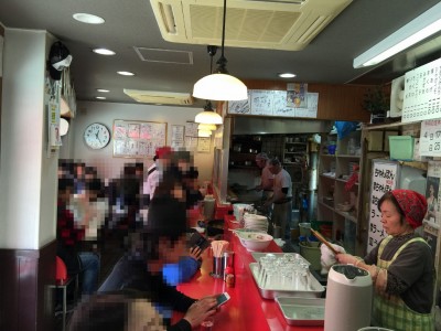 思案橋ラーメン店内