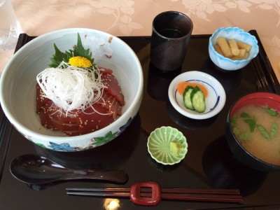 まぐろ漬け丼