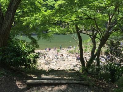 親水広場から河原へ