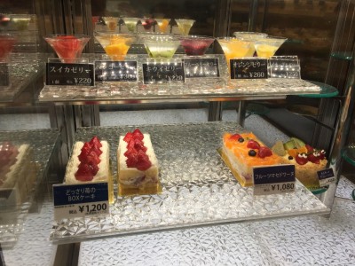 ケーキハウスショウタニ宝塚店・ショーケース2