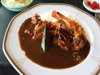 有頭エビフライと夏野菜のカレー