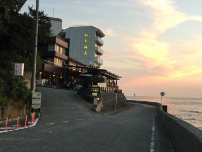 夕方の加太海月