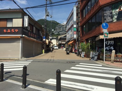 平日の箕面駅付近