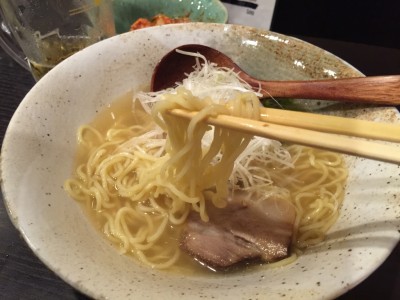 塩ラーメンの麺