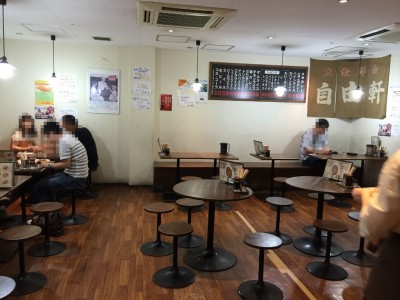 自由軒天保山店店内