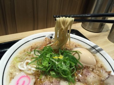 豚骨清湯味玉ラーメンの麺