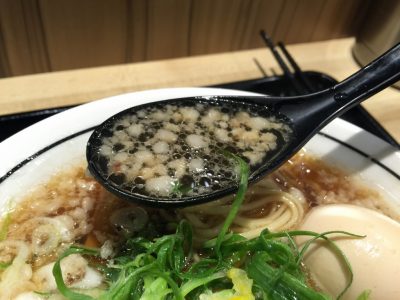 豚骨清湯味玉ラーメンのスープ