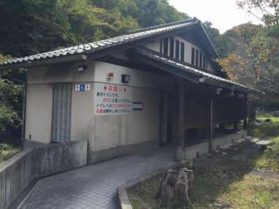 鳴瀑駐車場近くのトイレ