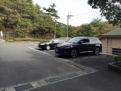 るり渓渓流遊歩道入口近くの駐車場