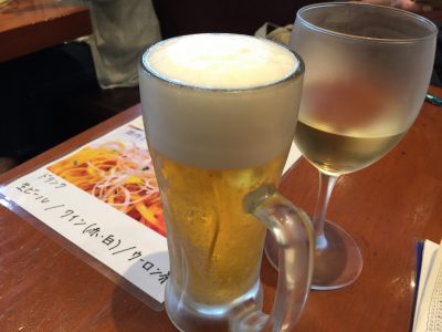 生ビールと白ワイン