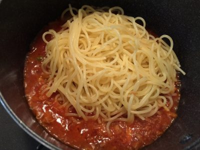 具材の次に麺を入れる