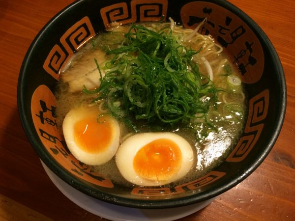 希望軒・豚骨ラーメン（味玉入り）