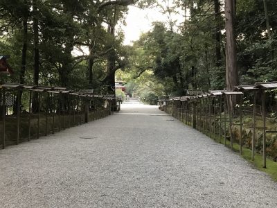 石上神宮・境内へ向かう参道