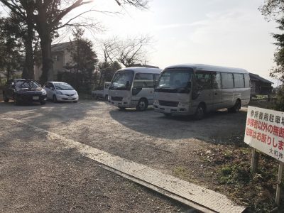 マイクロバスも停めれる大和神社駐車場