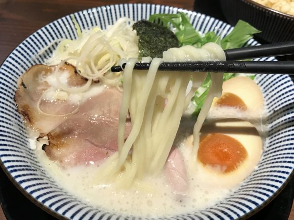 自家製麺「平打ち麺」