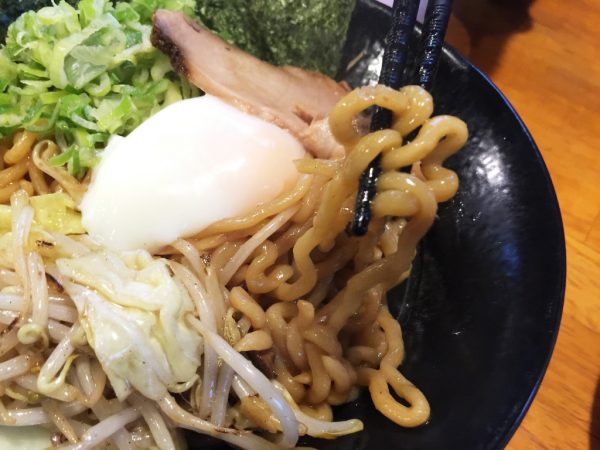 縮れ麺