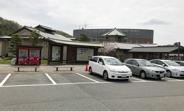 山田錦の郷・よかたんへの駐車は奥