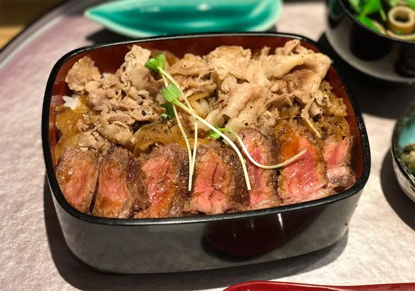 ロマン亭錦重・お重（ビフテキ・肉飯）