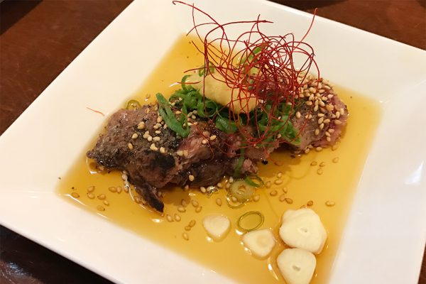 韓国風マグロのホホ肉 炙りタタキ