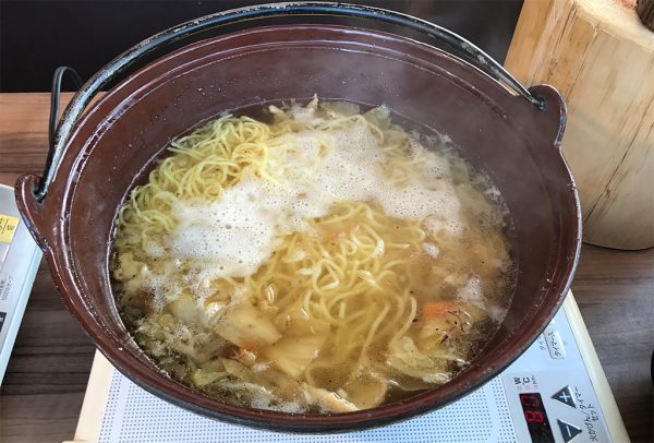 あっさりネギ油の煮込みラーメン