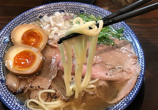 飛魚だしラーメン 熟玉そば 平打ち麺