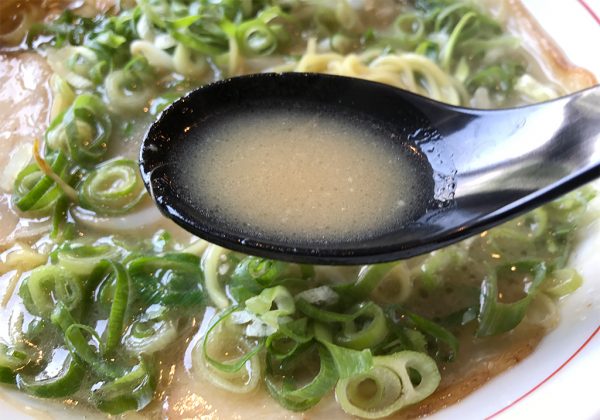 エース軒とんこつラーメン スープ