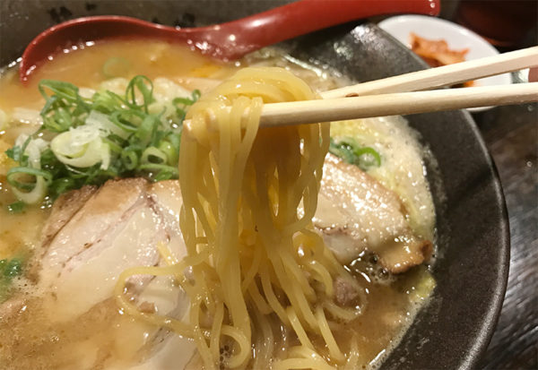 とんこつ醤油 さんじん醤油盛り 自家製玉子麺