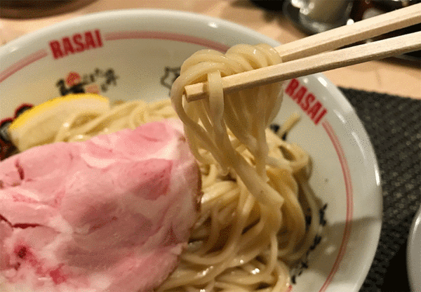 セアブラノ神 濃厚魚介つけ麺  平打ち麺