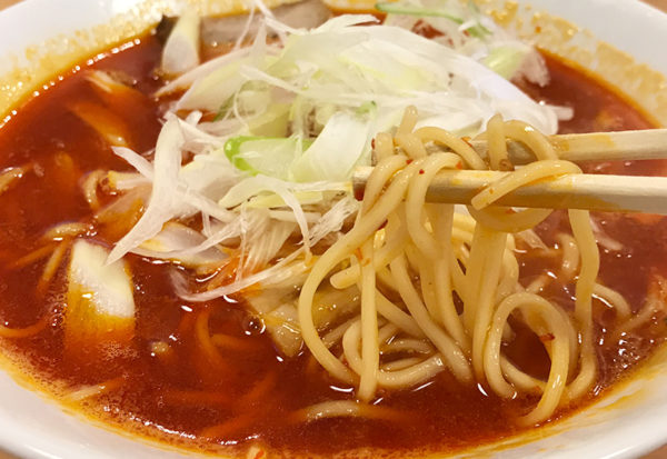 和歌山ラーメン まるイ ピリ辛ラーメン 麺