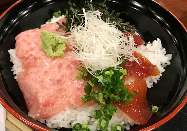 フードコート 漬け鮪とネギトロの合い盛り丼 有馬温泉 太閤の湯