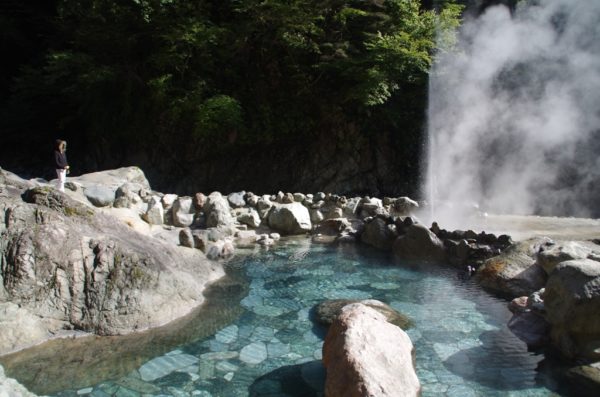 黒薙温泉旅館 露天風呂 噴泉