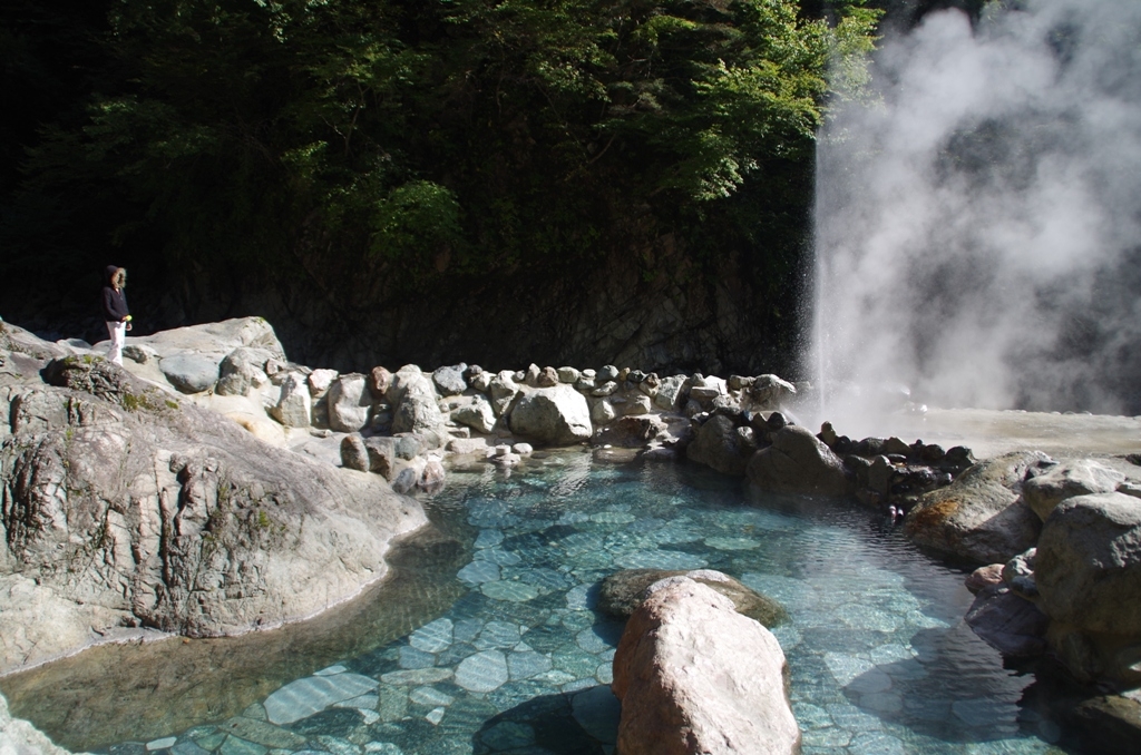 黒薙温泉旅館 露天風呂 噴泉